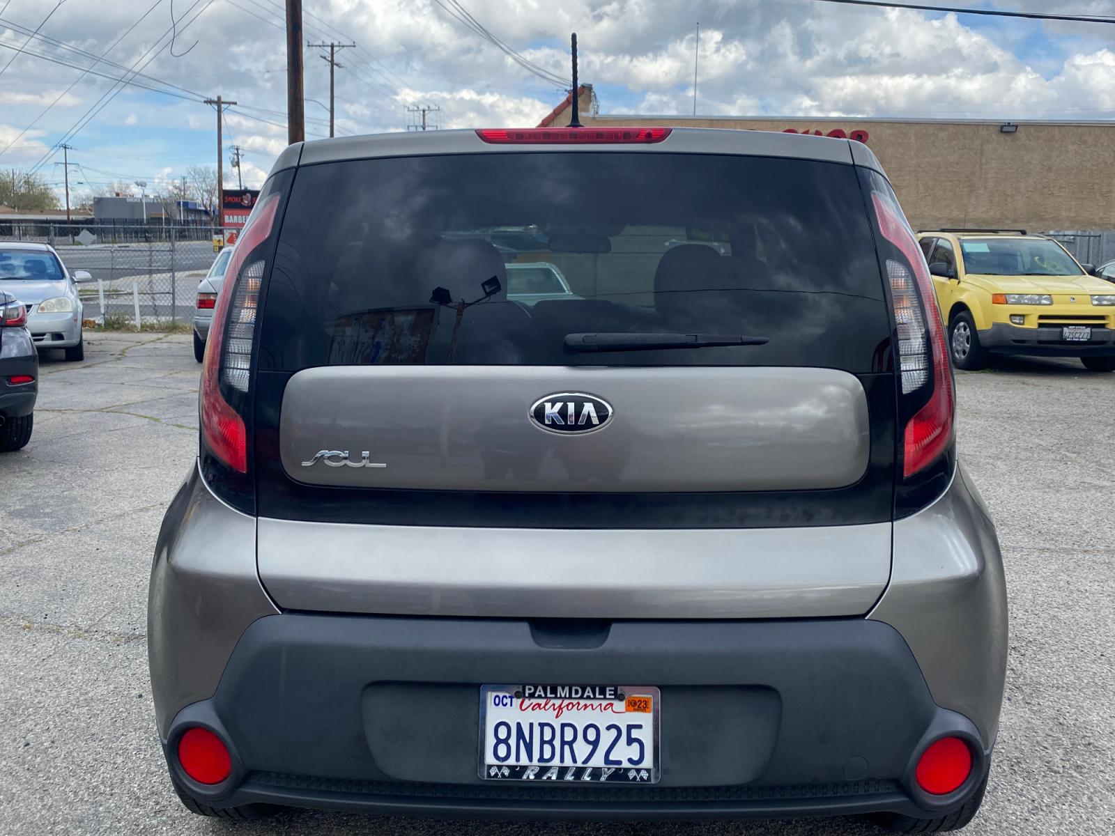 2015 /BLK/GREY Kia Soul (KNDJN2A28F7) , AUTOMATIC transmission, located at 44356 Date Ave., Lancaster, CA, 93534, (661) 945-6555, 34.688919, -118.139374 - Photo #1